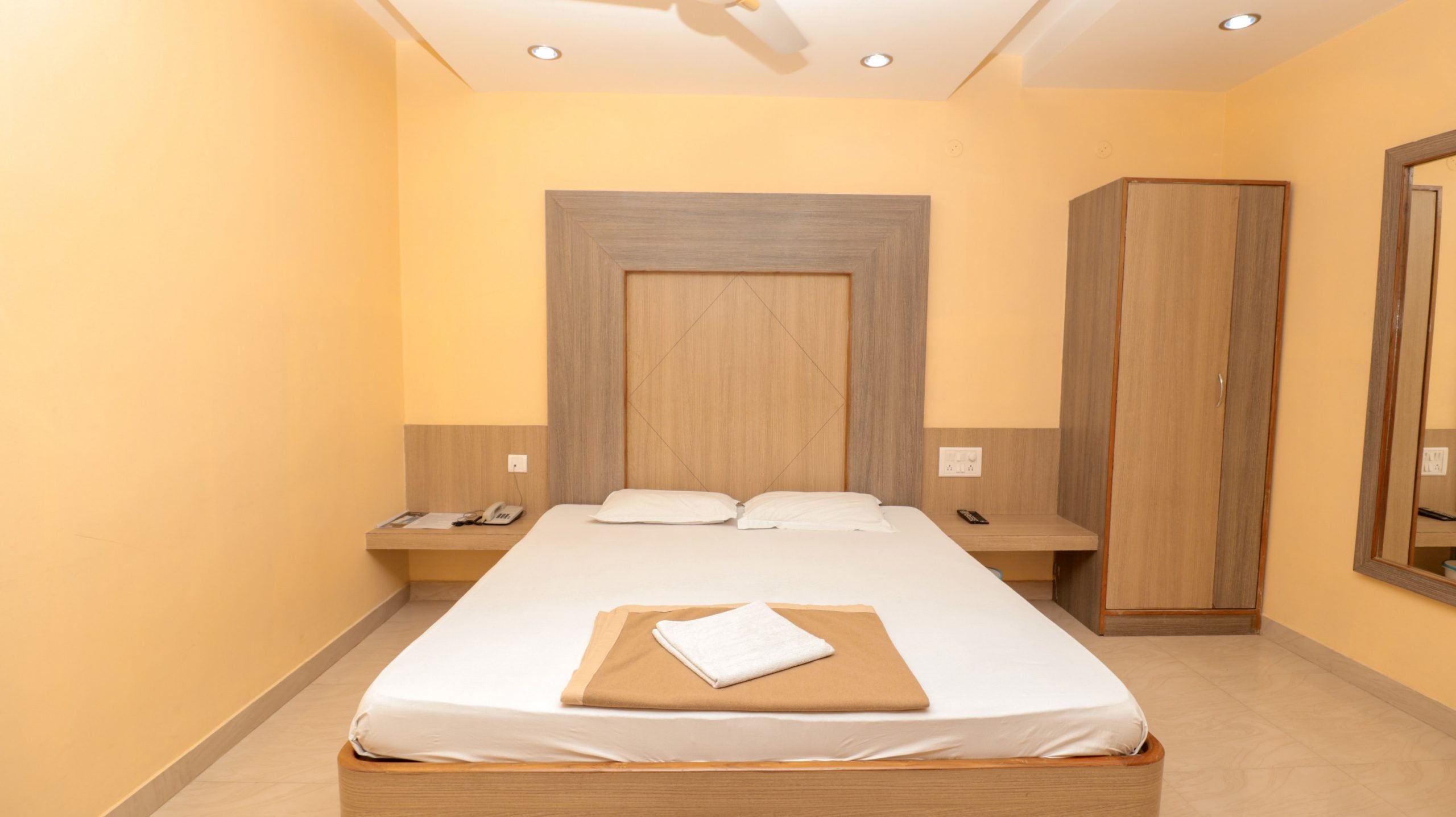 ROOM 15