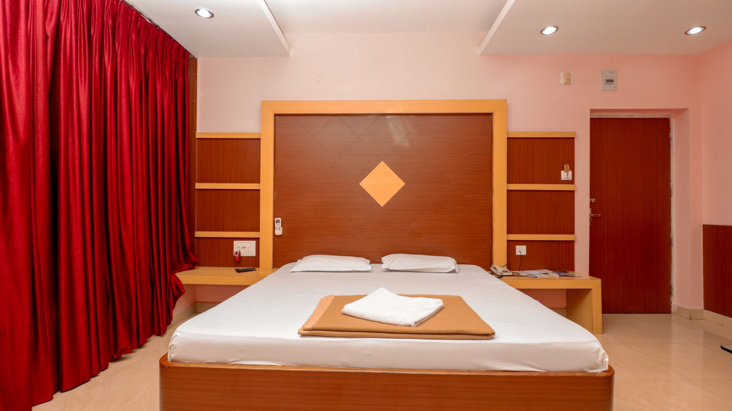 ROOM 6